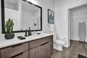 Intimate Flat with Pool, Gym, and Stunning City Views - Image 4