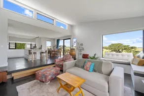 Modern Coastal Escape - Pet Friendly with Fireplace - Image 5