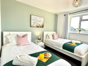 Charming 3Bedroom villa, Garden-WiFi-Netflix - Image 3