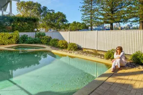 Pisces on Pumicestone - Waterfront Golden Beach - Image 3