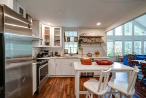 Lakeside Country Cottage - Image 3