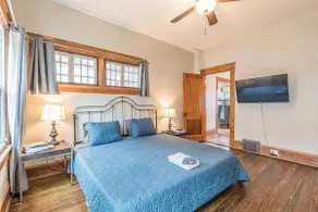 Spacious 7-BR for 16 people w/driveway - Image 4