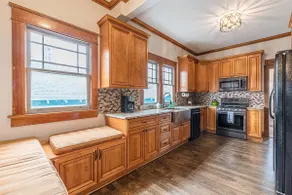 Spacious 7-BR for 16 people w/driveway - Image 3