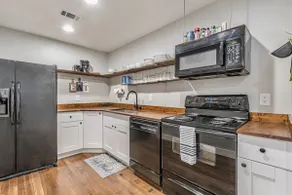 Spacious 7-BR for 16 people w/driveway - Image 2
