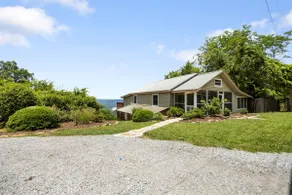 The Peach Bluff | Hot Tub | Gorgeous Bluff Views! - Image 4