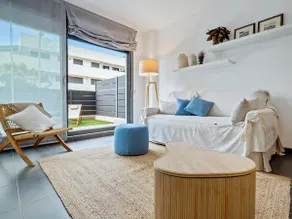 Ground floor with private garden 1min beach - Image 3