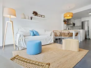 Ground floor with private garden 1min beach - Image 2