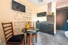 Designer Suite in Hotspot Location w/ Fast Wi-Fi - Image 3