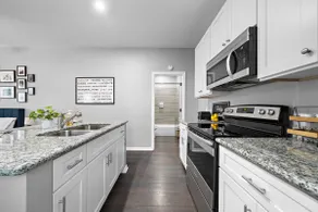 Modern Cozy Studio Nr Downtown | WiFi Workstation - Image 3