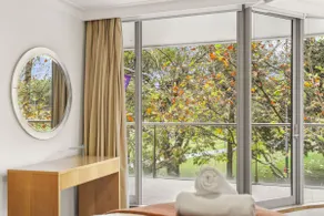 Luxurious Apartment only 250m Walk To Opera House - Image 5