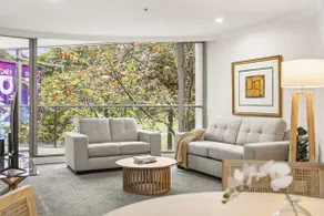 Luxurious Apartment only 250m Walk To Opera House - Image 2