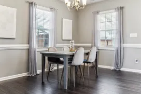 Family-Friendly 4BR Home with BBQ & Free Parking - Image 4