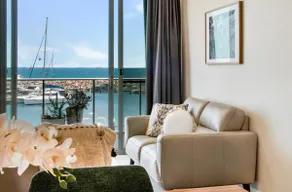 Beautiful Marina View Apartment - Image 2