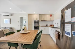Beautiful Marina View Apartment - Image 5