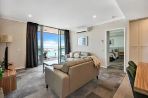 Beautiful Marina View Apartment - Image 4