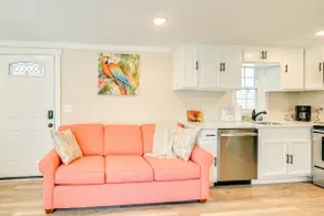 Walk to Ocean: Myrtle Beach Home w/ Screened Porch - Image 4