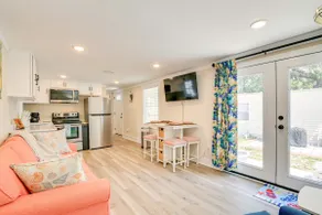 Walk to Ocean: Myrtle Beach Home w/ Screened Porch - Image 5