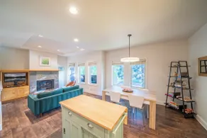 Bend Condo -2 King Bed/2ba -Near Old Mill District - Image 2