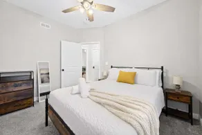 Spacious retreat close to Louisville attractions - Image 2