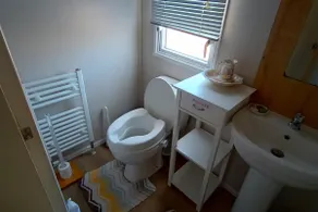 Sleeps 6 Pets Allowed & Free Parking - Image 5