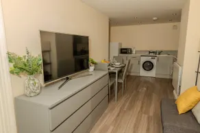 Cosy 1 Bedroom Basement Apartment With Private Patio Area - Image 3