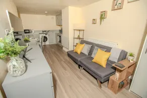 Cosy 1 Bedroom Basement Apartment With Private Patio Area - Image 2