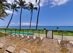 Beachfront Kaanapali Studio with Sunset Views - Image 3