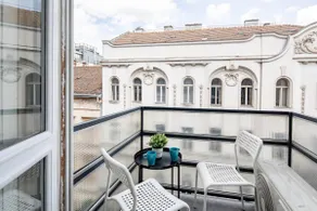 Ultra Central - Balcony - Basilica View - Image 3