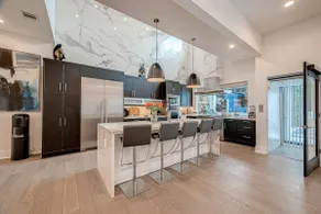 Montrose Lux Pool Villa Houston - Image 4