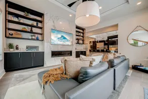 Montrose Lux Pool Villa Houston - Image 3