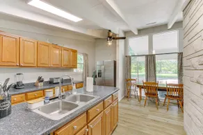 Expansive Family Home: 6 Mi to Dtwn Florence! - Image 2