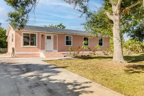 Chic Port Charlotte Home ~ 9 Mi to Englewood Beach - Image 3