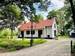 Cosy house in wooded surroundings - Image 2