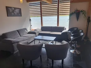 Spacious apartment with a view of the stream - Image 3