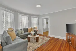 West Hartford Center- Charming New England Apt - Image 5