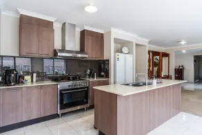 Elegant 4BR Villa with 3 Living Rooms in PointCook - Image 5