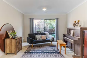 Elegant 4BR Villa with 3 Living Rooms in PointCook - Image 3