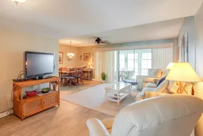 Pool Access & Lanai: Riverfront Welaka Condo! - Image 3