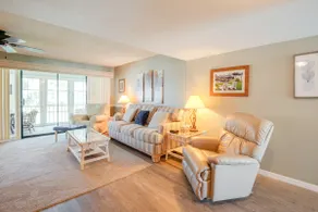 Pool Access & Lanai: Riverfront Welaka Condo! - Image 4