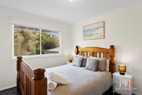 Charming Cowes Family Home - Steps to Beach - Image 2