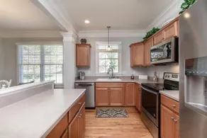 3br Townhouse near VT/Restaurants/Hiking Trails - Image 3