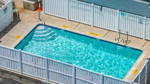 Almost BeachFront 2BR! Ocean View, Pool & Elevator - Image 3