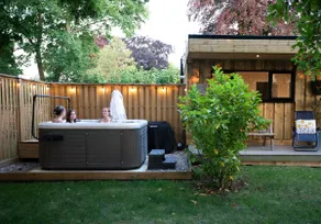 Luxury Chestnut Lodge with Hot Tub and Games Room - Image 2