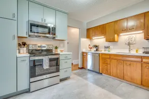 7 Mi to Downtown Columbus: Family Getaway w/ Yard - Image 5
