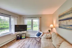 Charming Reading Home w/ Lake Views & Private Dock - Image 4