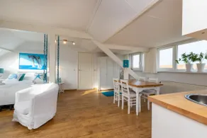 Bright Apartment Near Beach - Image 5