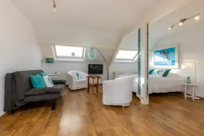 Bright Apartment Near Beach - Image 4