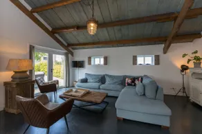 Family house with an ideal location, private terrace, garden and sauna - Image 3