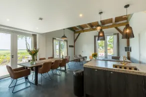 Family house with an ideal location, private terrace, garden and sauna - Image 5