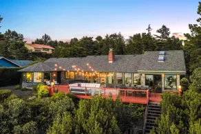 Deck w/Private Beach,HotTub,FirePit @pinpointstays - Image 2